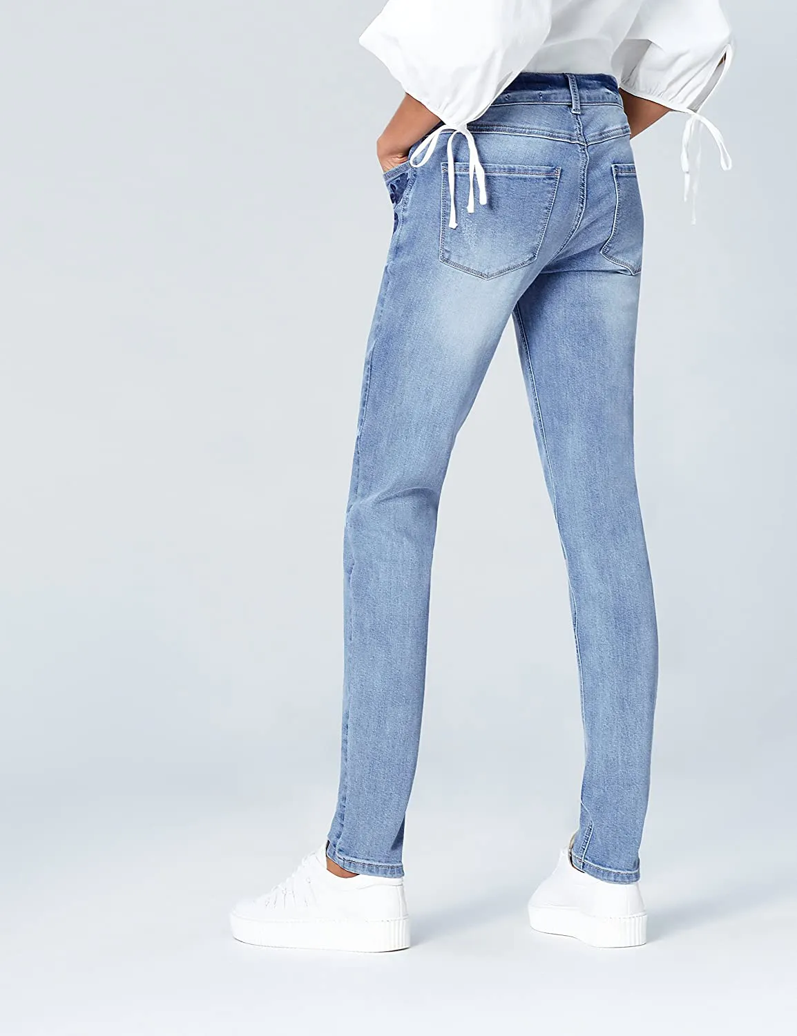 find. Women's Slim Fit Mid Rise Jeans DC2919S