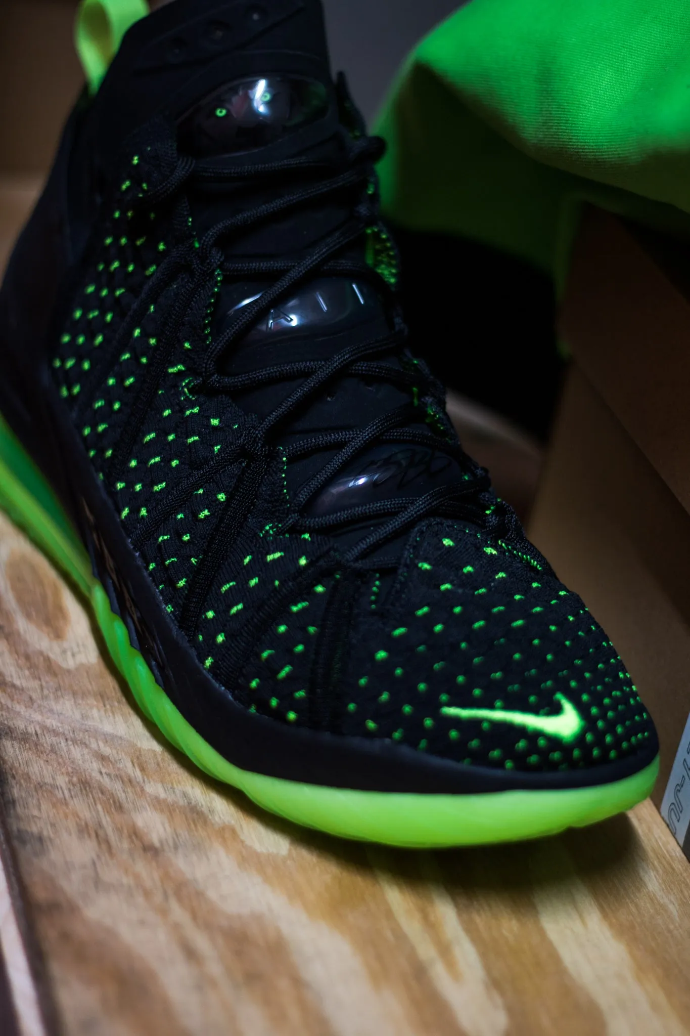 LEBRON XVIII "ELECTRIC GREEN"