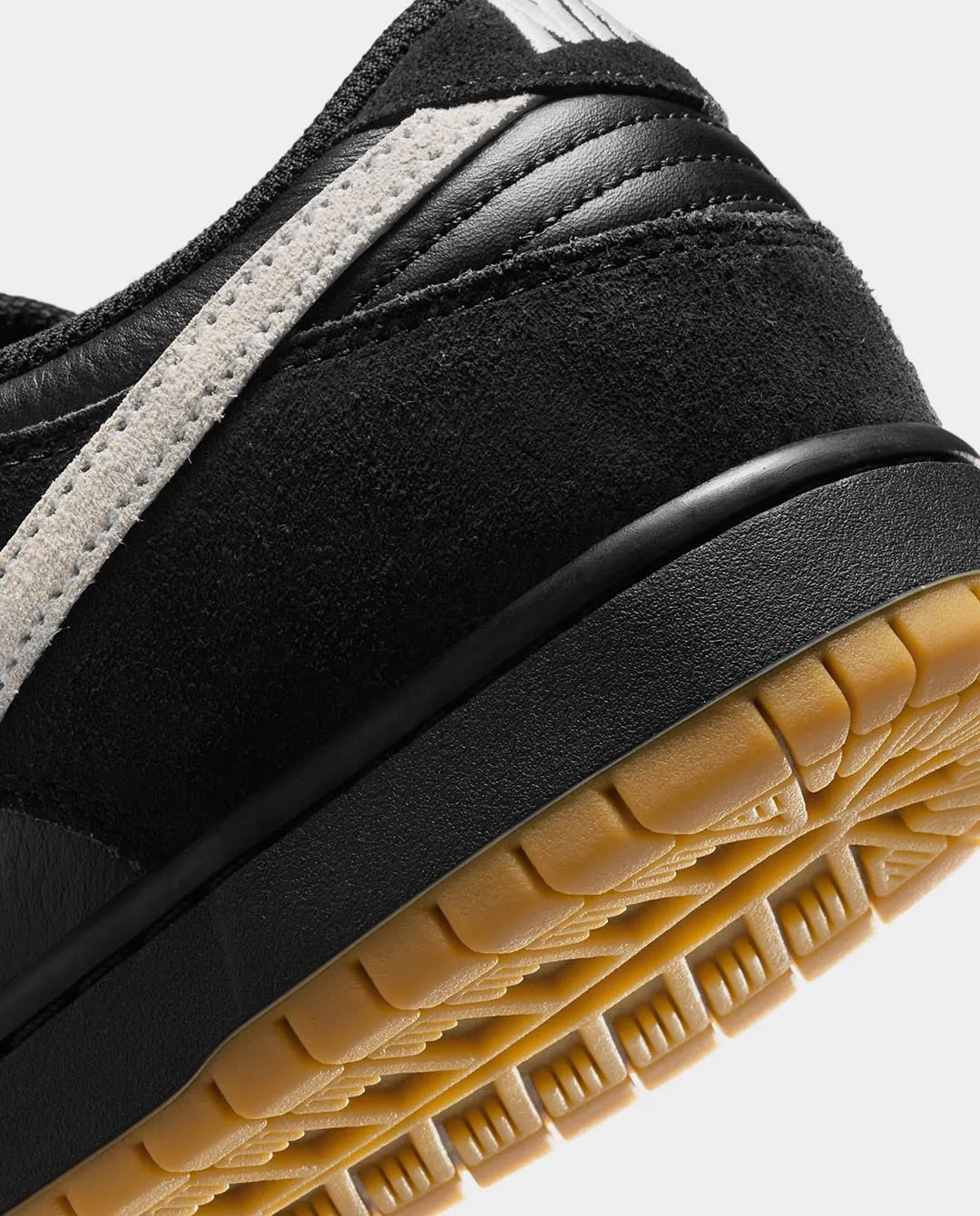 Nike SB - Dunk Low Pro Shoe - Black/White/Gum