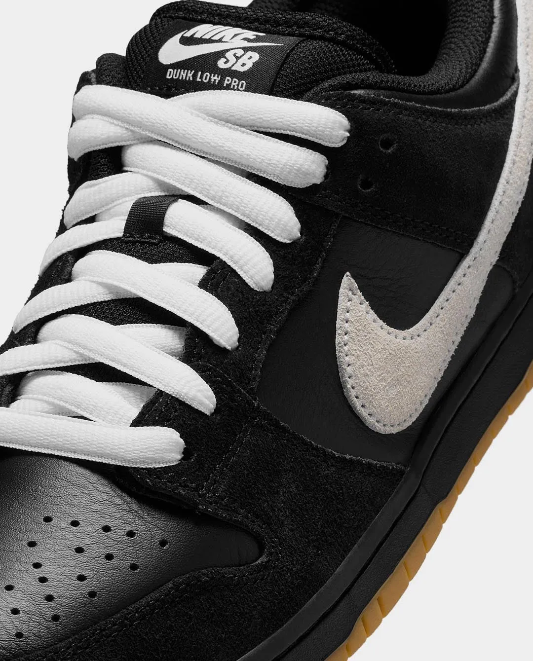 Nike SB - Dunk Low Pro Shoe - Black/White/Gum