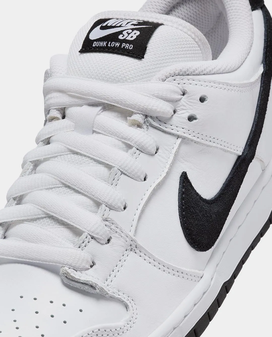 Nike SB - Dunk Low Pro Shoe - White/Black