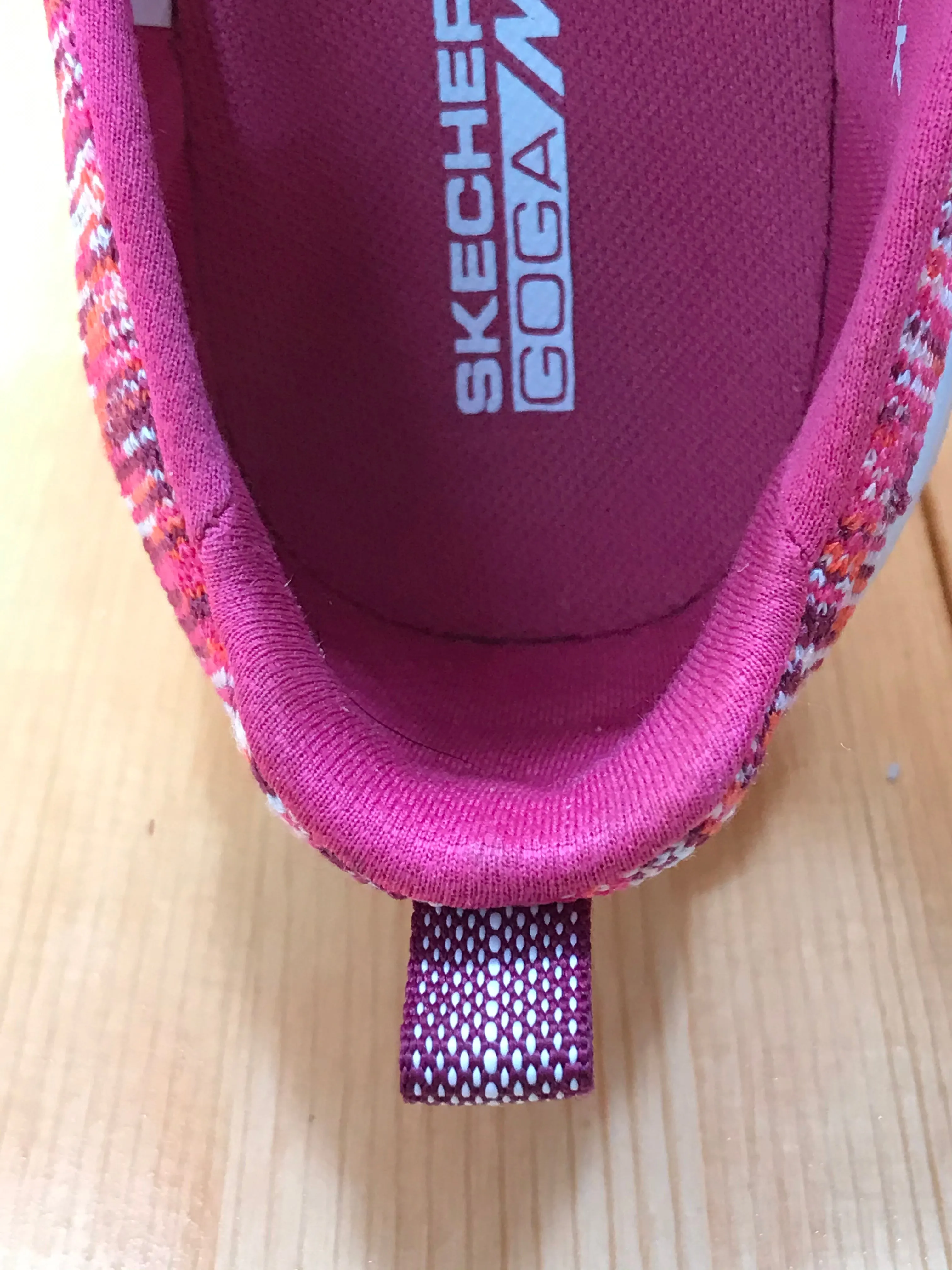 SKECHERS SKETCHERS ON THE GO GOGA MAT Women's Size 6 Slip On Shoes Sneakers 15615