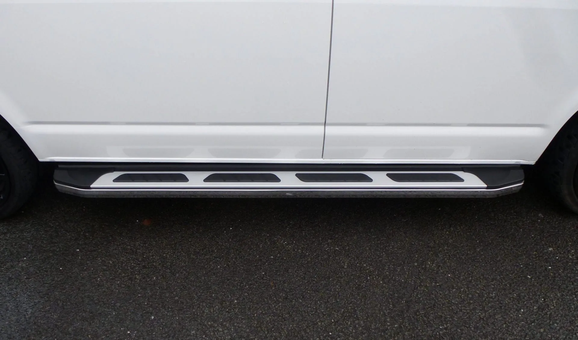 Suburban Side Steps Running Boards for Volkswagen Transporter T5 SWB