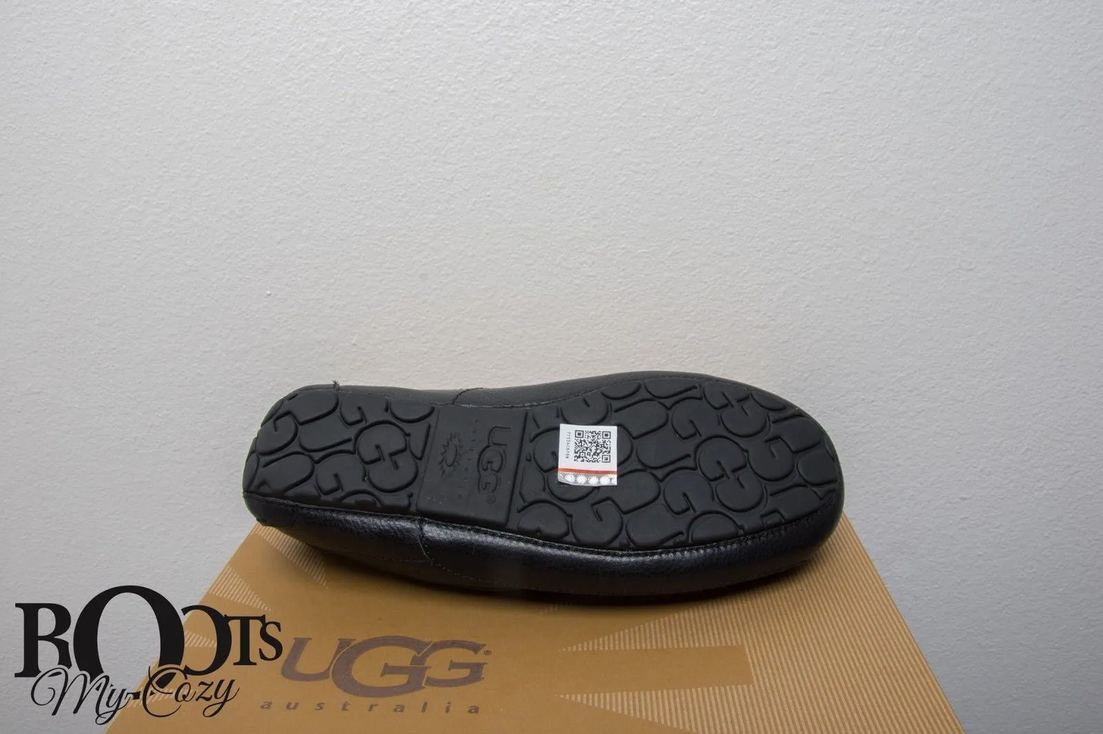 UGG Ascot Leather Black Slippers - Men's