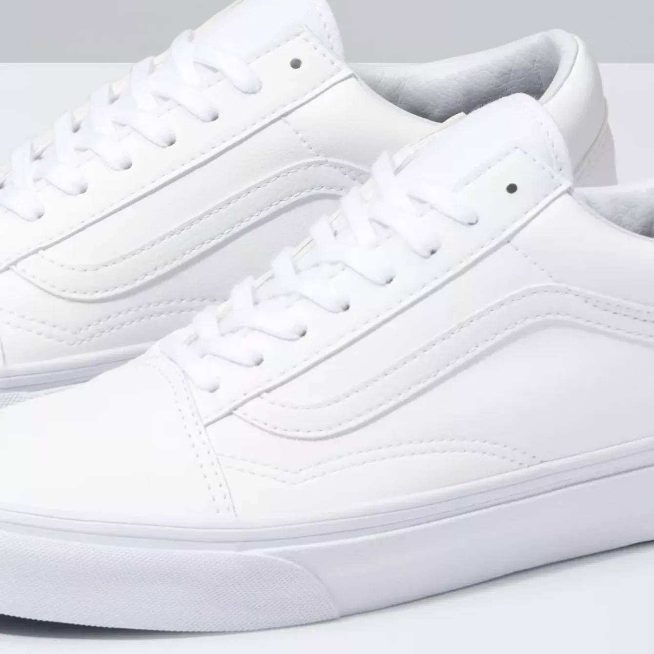 Vans Unisex Old Skool Shoes - All White