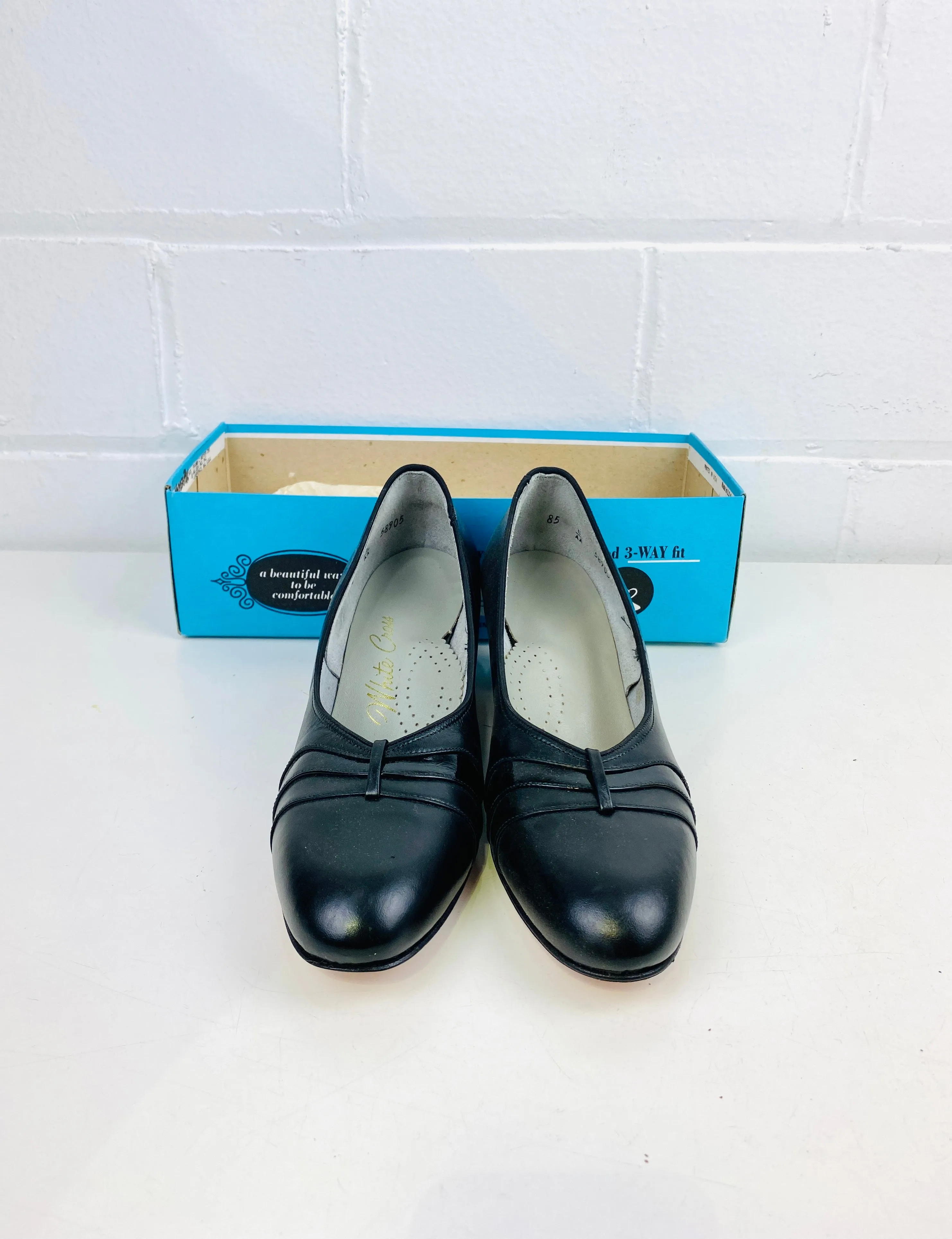 Vintage Deadstock Shoes, Women's 1980s Black Leather Mid-Heel Pump's, NOS, 8500