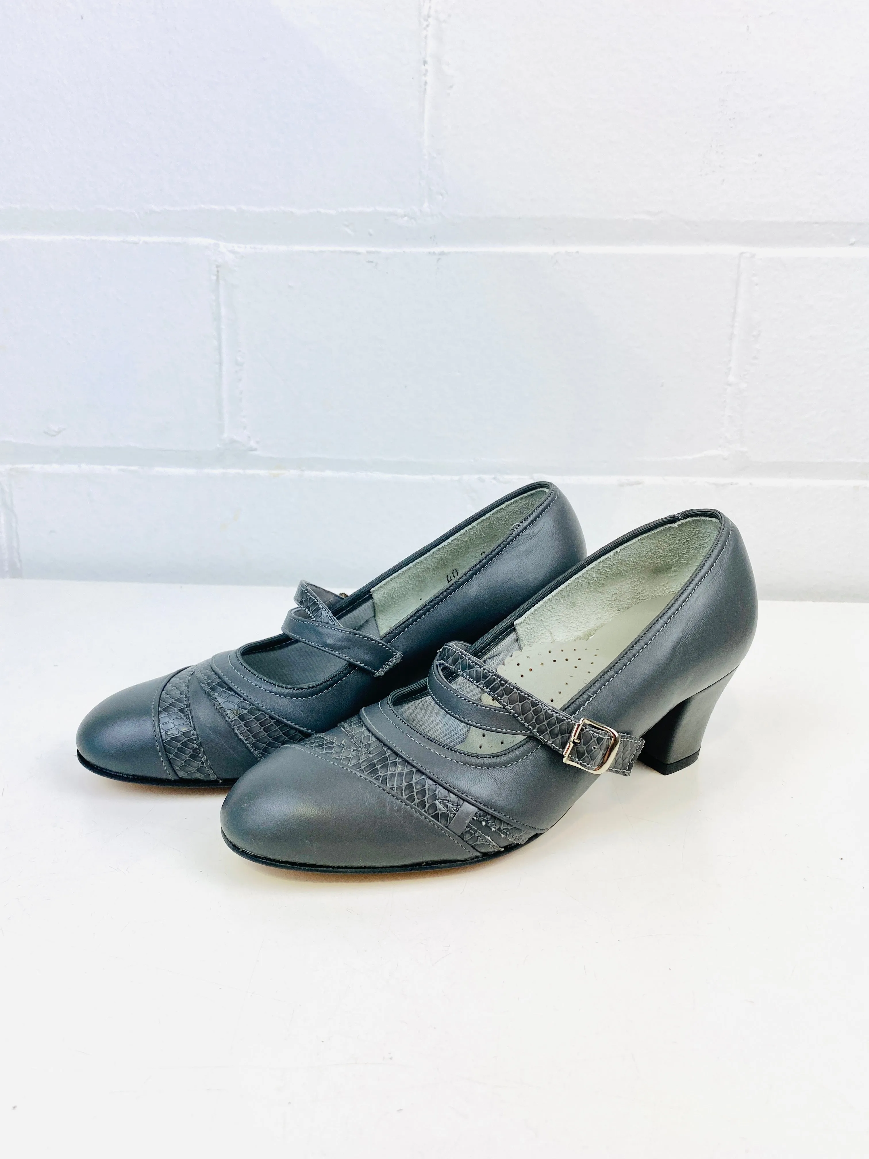 Vintage Deadstock Shoes, Women's 1980s Grey Leather Mid-Heel Pumps, NOS, 8292